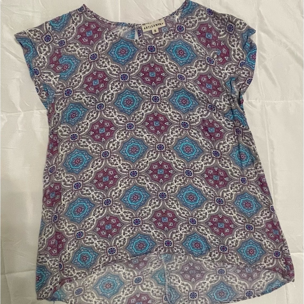Artisan NY multi colored, great pattern.size Small light weight top